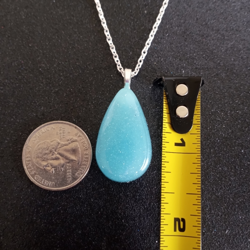 Blue shimmery glow in the dark teardrop earrings and necklace jewelry set - Picture 6 of 8
